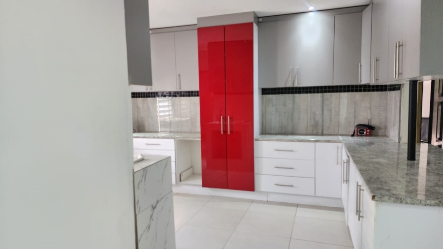 5 Bedroom Property for Sale in Waterkloof A H North West